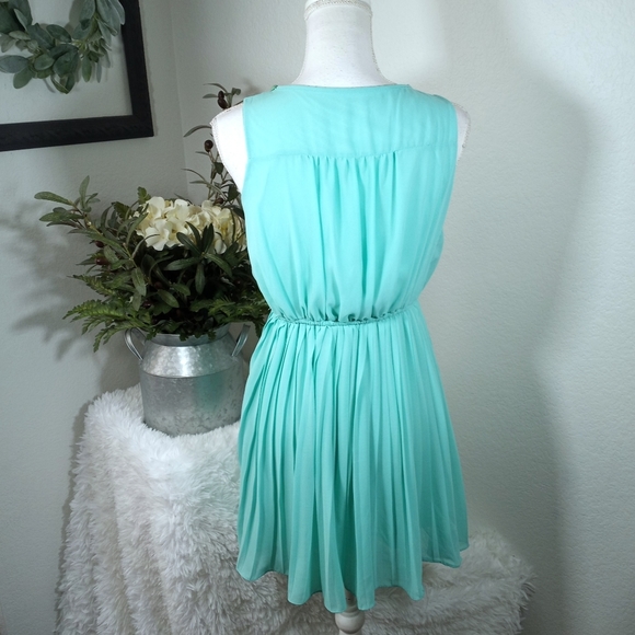MINT PLEATED DRESS SZ.S/M EUC - Picture 4 of 4